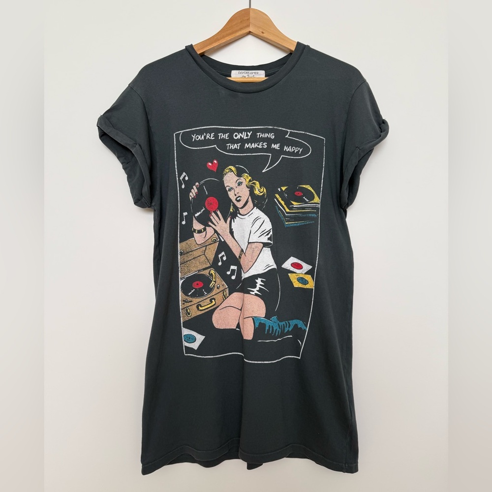 Free People Graphic Black T-Shirt with Retro Print